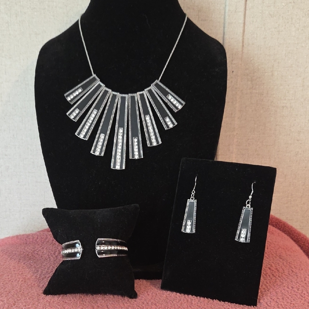 Black Cascading Bar Necklace